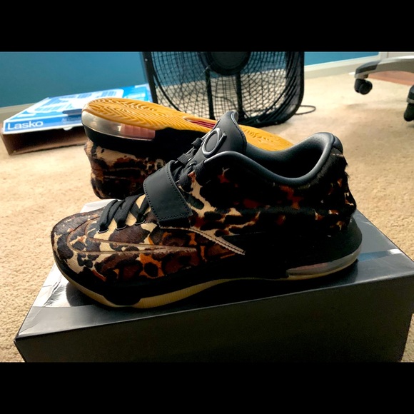 Nike - Picture 5 of 9